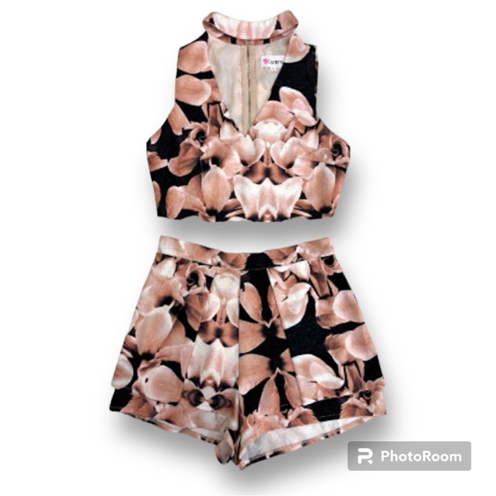 L’atiste By Amy Two Piece Floral Set High Rise Shorts Crop Top Navy Pink